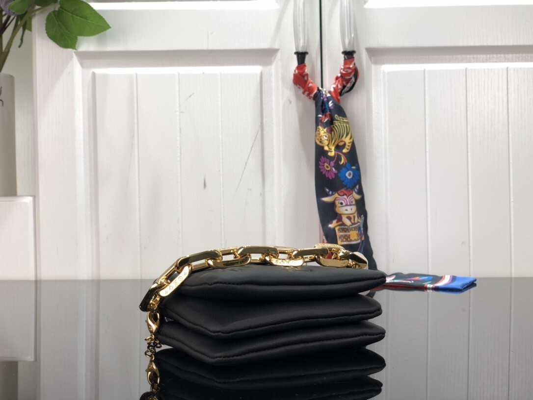 LV BELTBAG COUSSIN M81127 