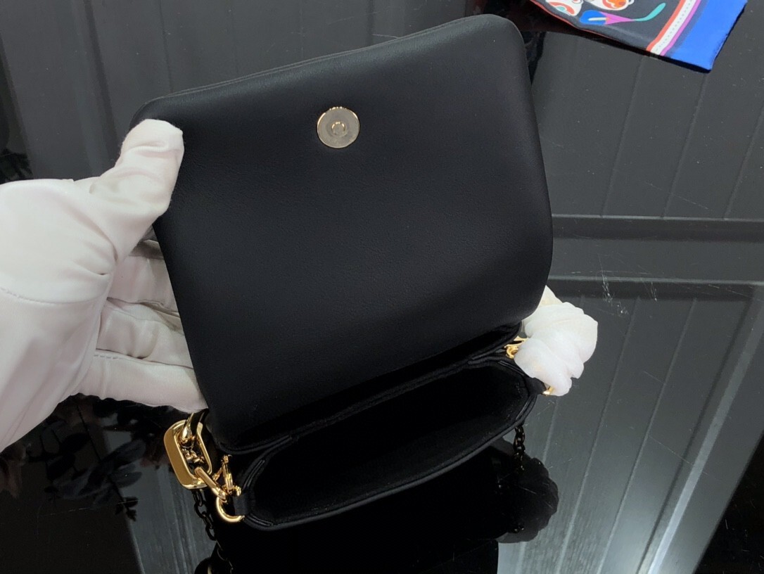 LV BELTBAG COUSSIN M81127 