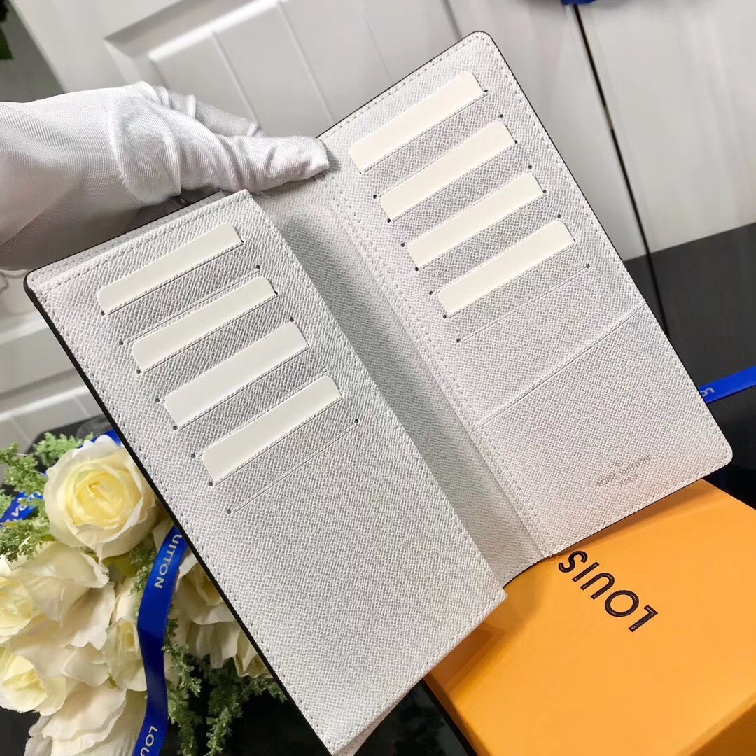 LV BERAZZA wallet M67823