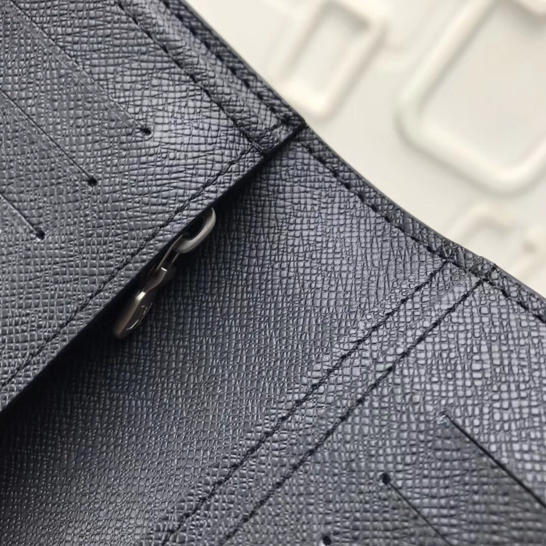 LV Brazza wallet M30558