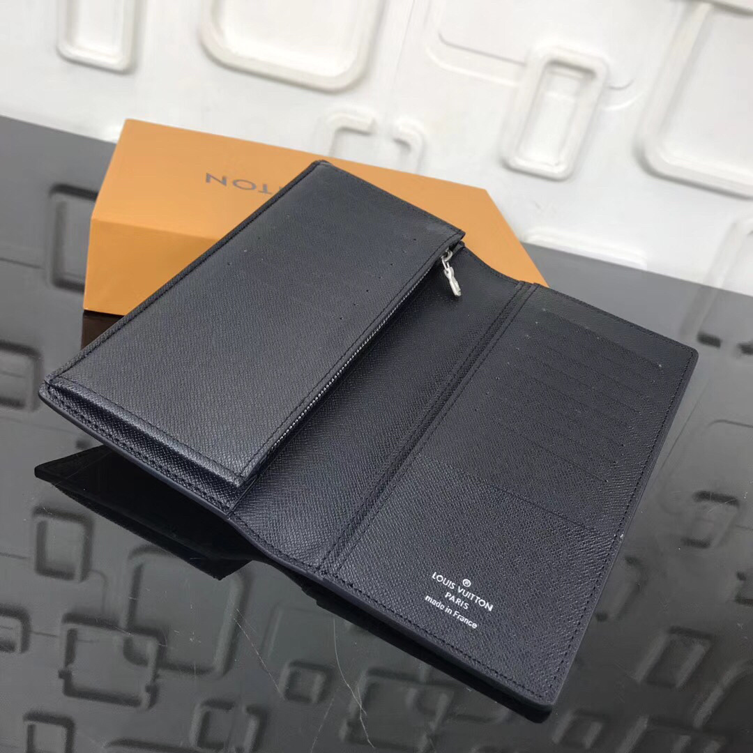 LV Brazza wallet M30558