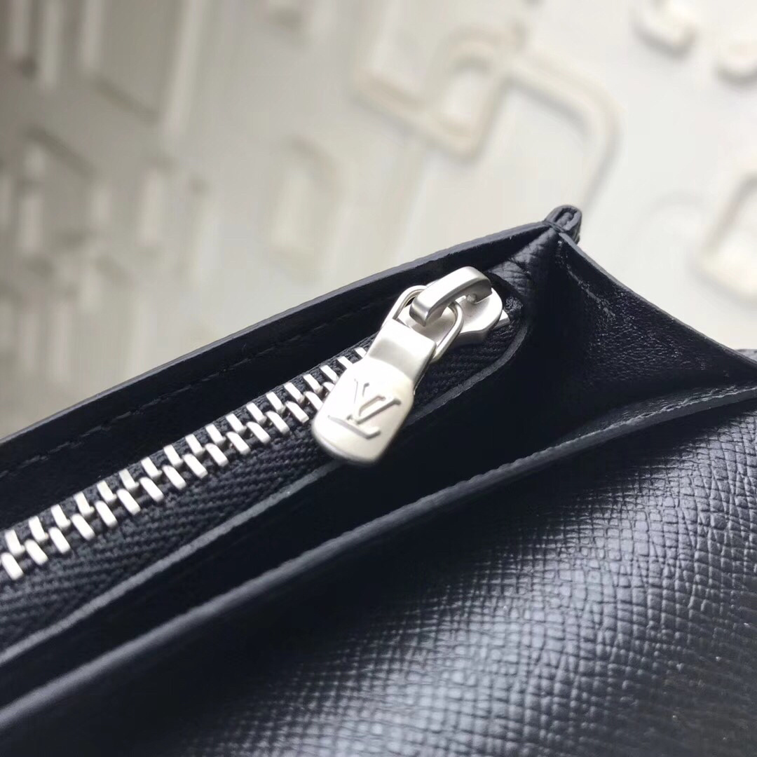 LV Brazza wallet M30558