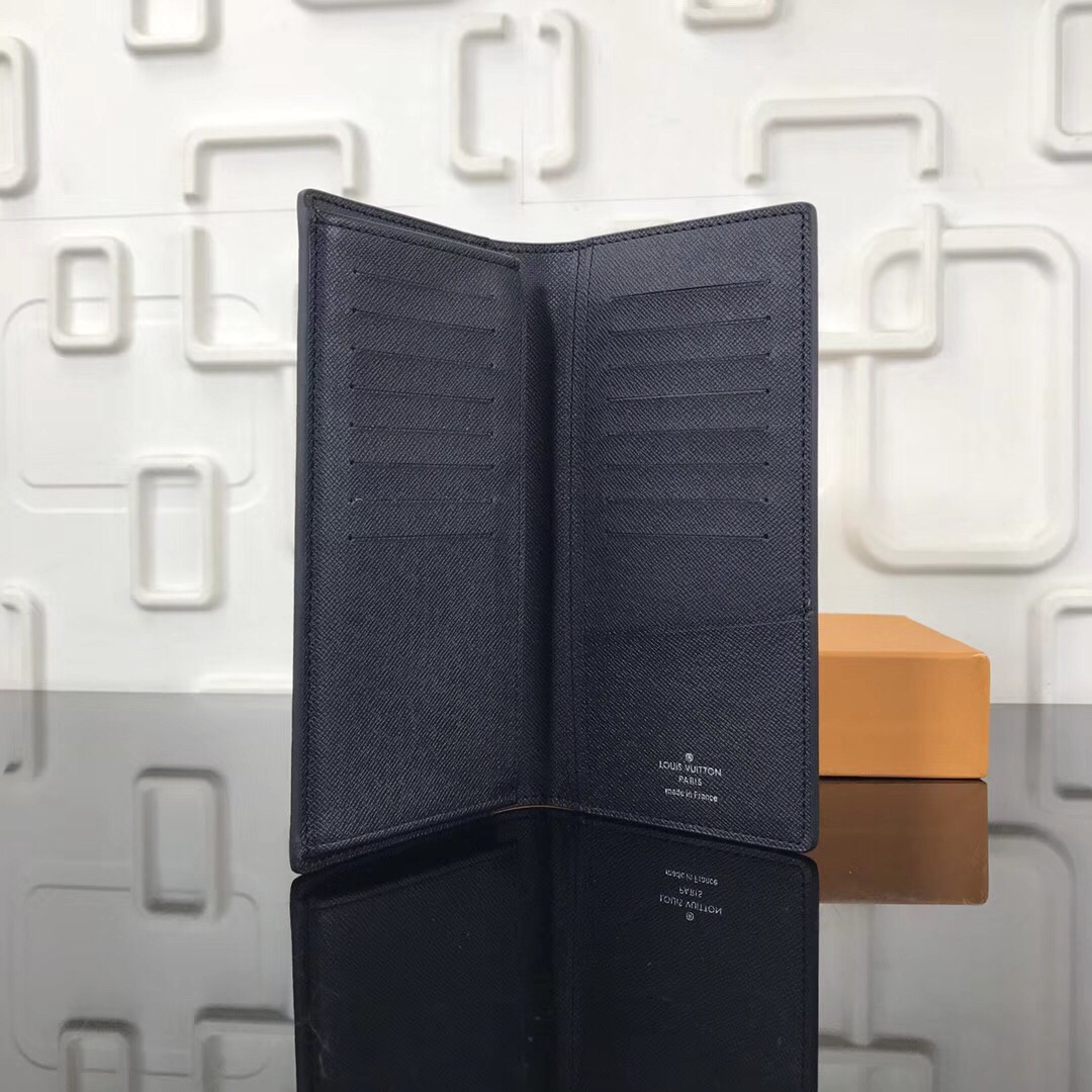 LV Brazza wallet M30558