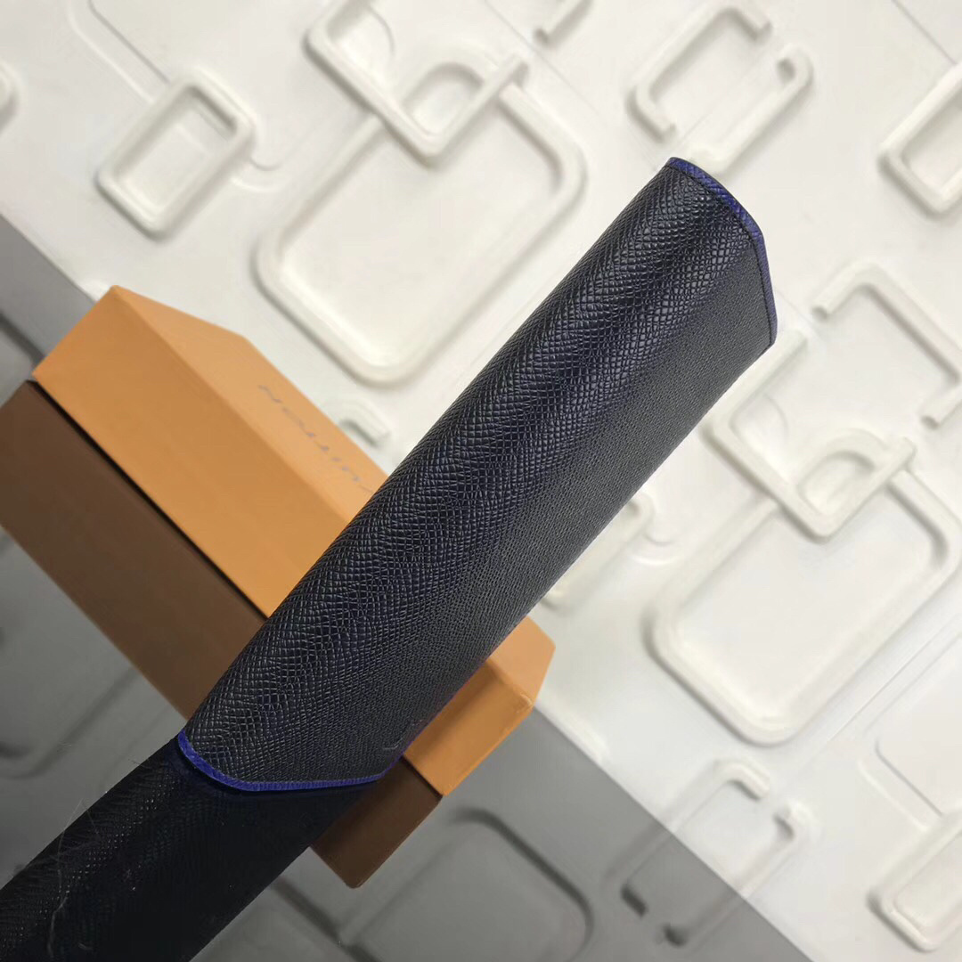 LV Brazza wallet M30558