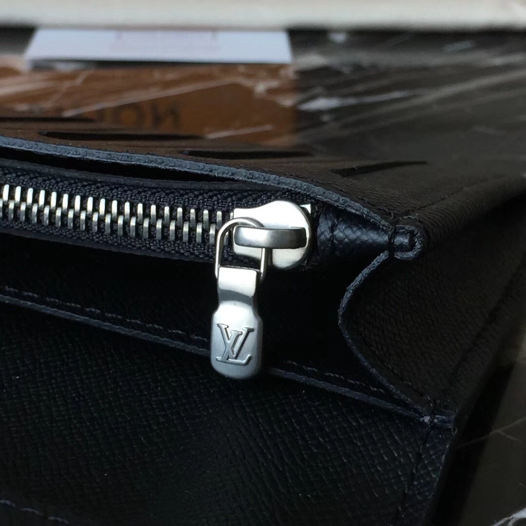 LV Brazza wallet M63027