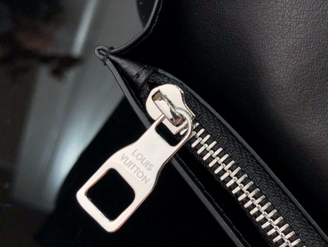 LV BRAZZA wallet M66540HL 