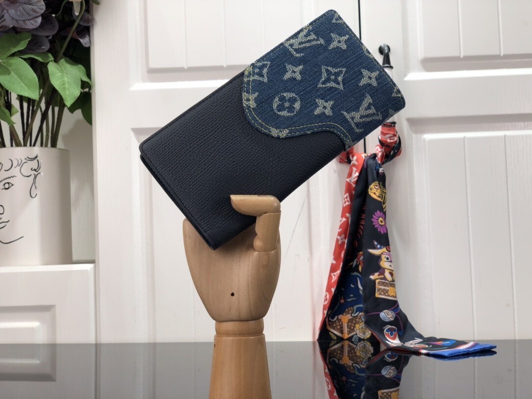 LV BRAZZA wallet M66540HL 