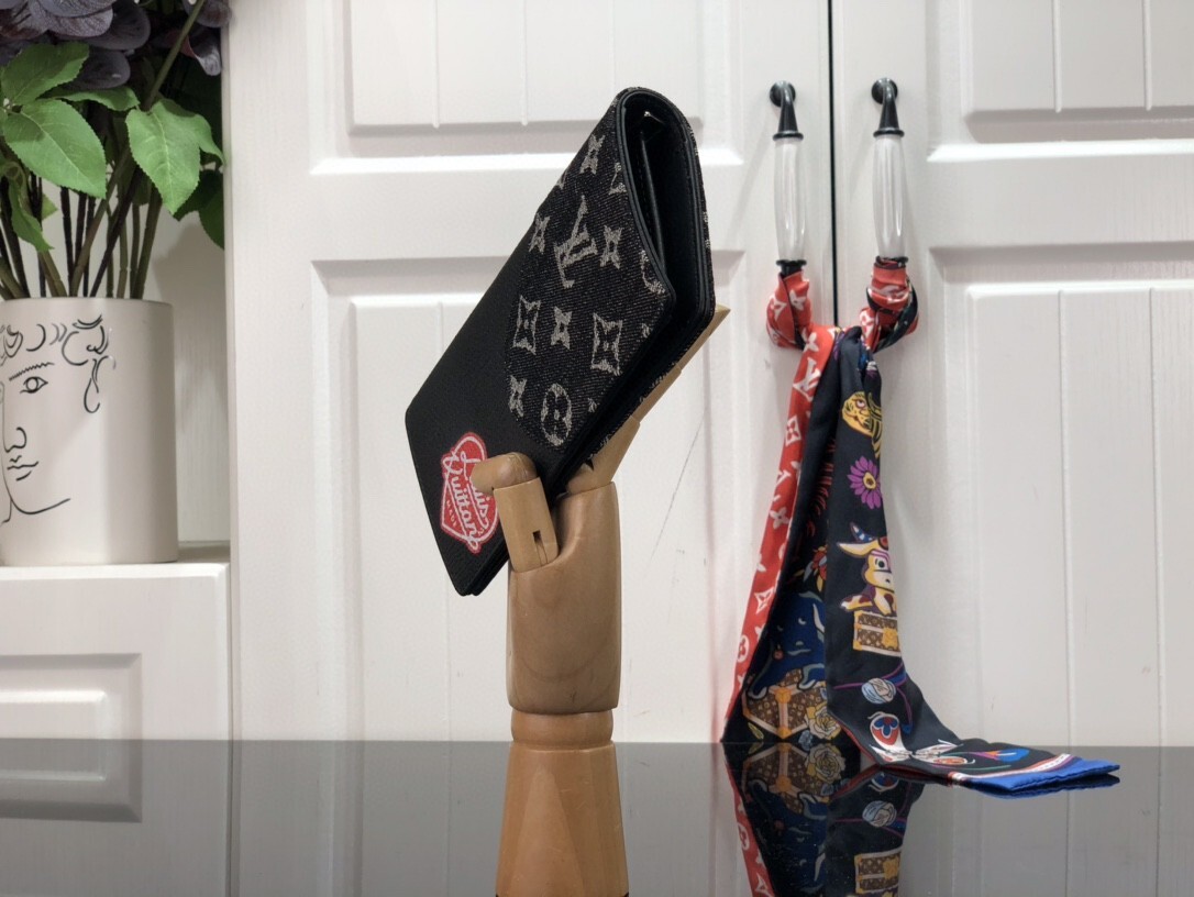 LV BRAZZA wallet M66540HL 