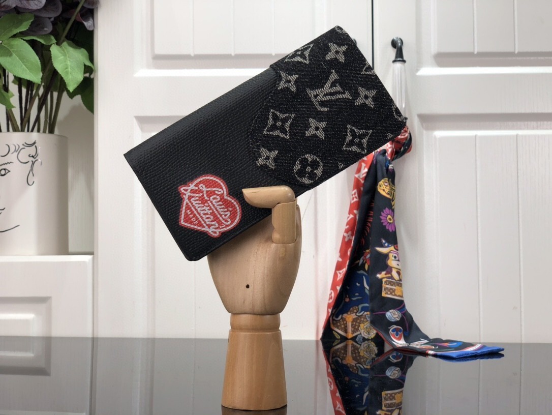 LV BRAZZA wallet M66540HL 