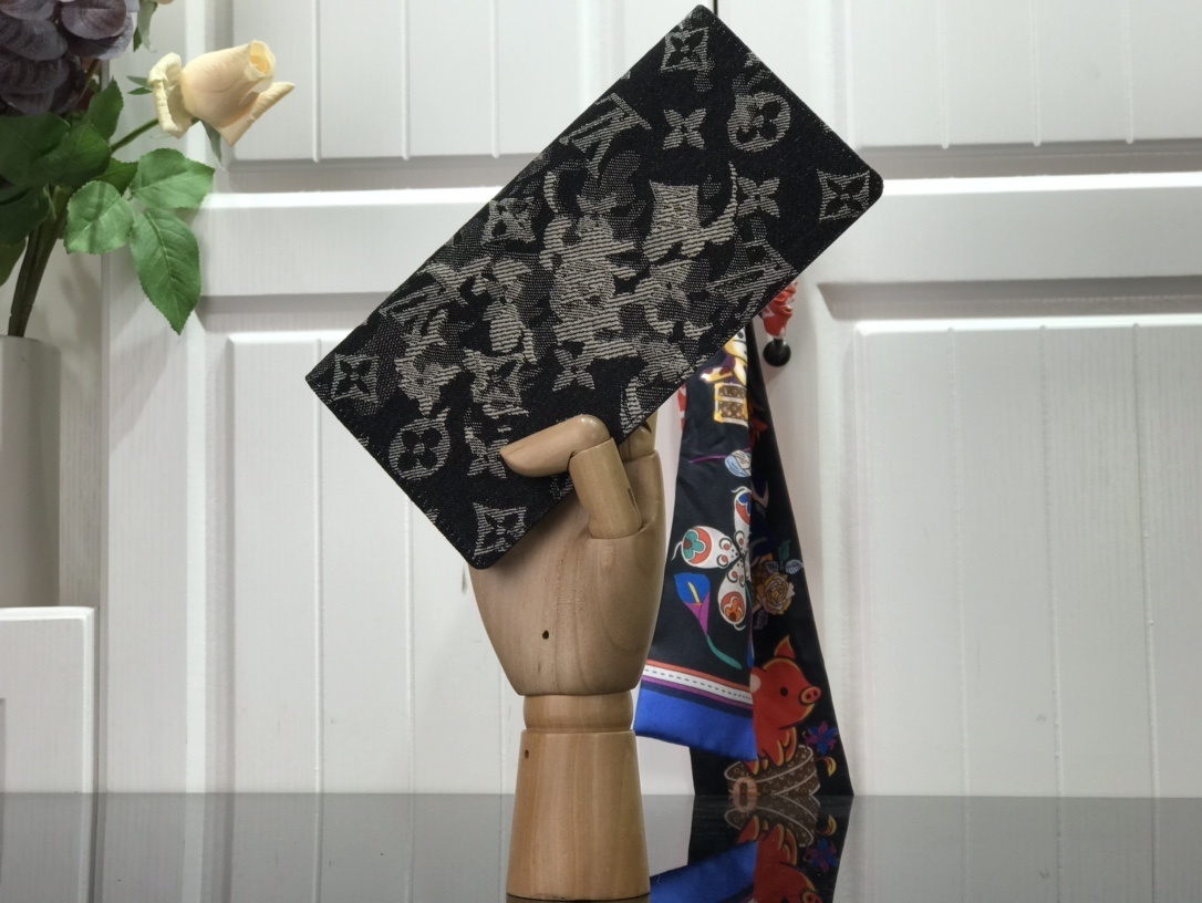 LV BRAZZA wallet M80019CX