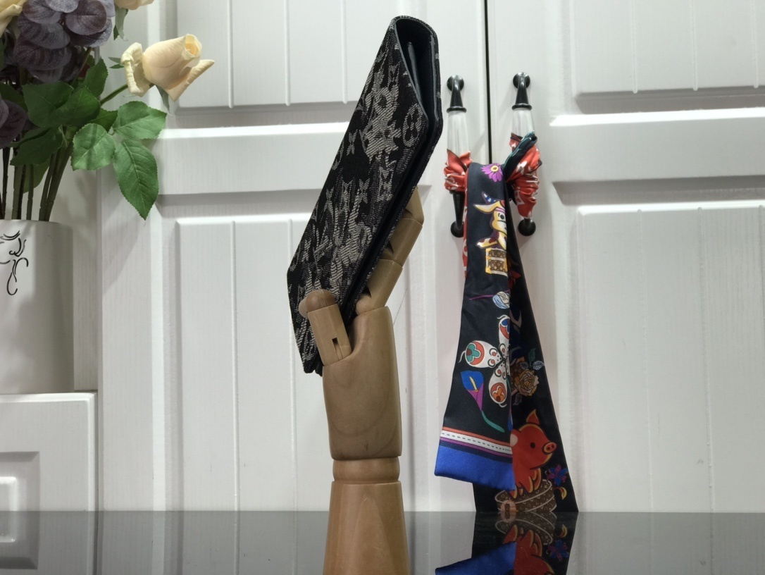 LV BRAZZA wallet M80019CX