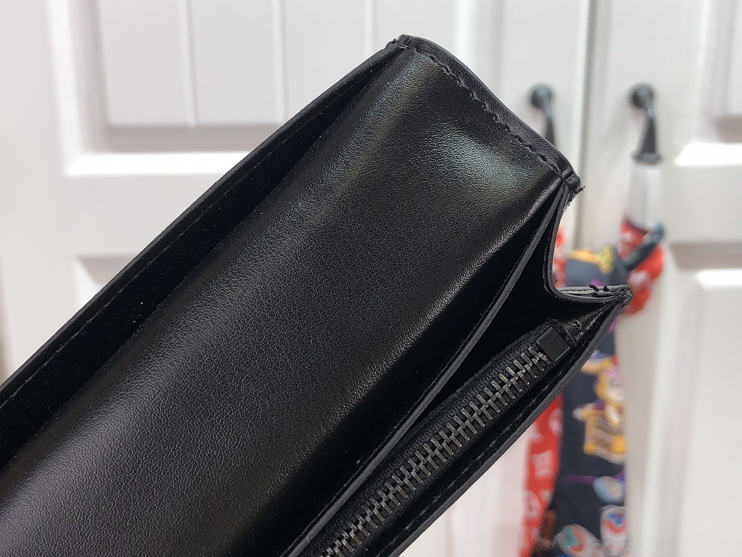 LV BRAZZA wallet M80503SZ