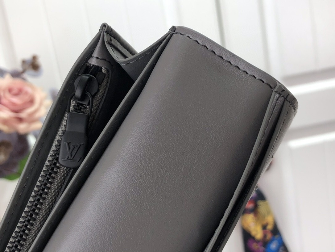 LV BRAZZA wallet M81335