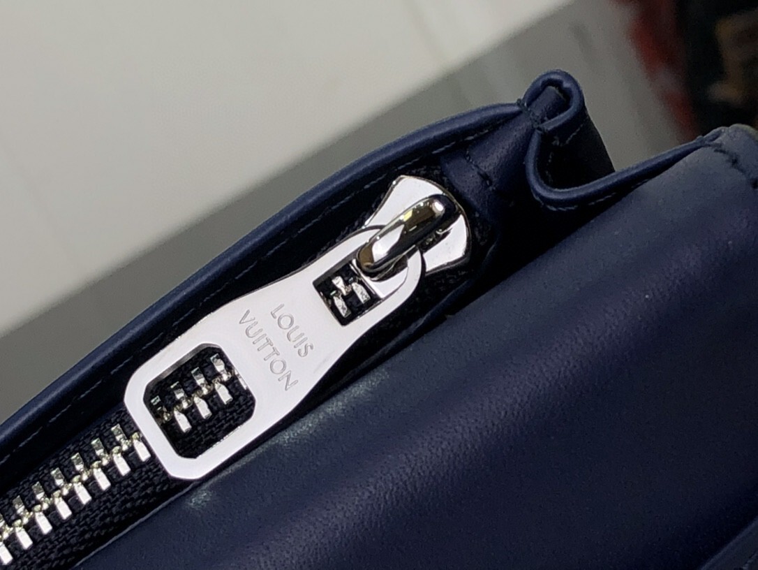 LV BRAZZA wallet M81405