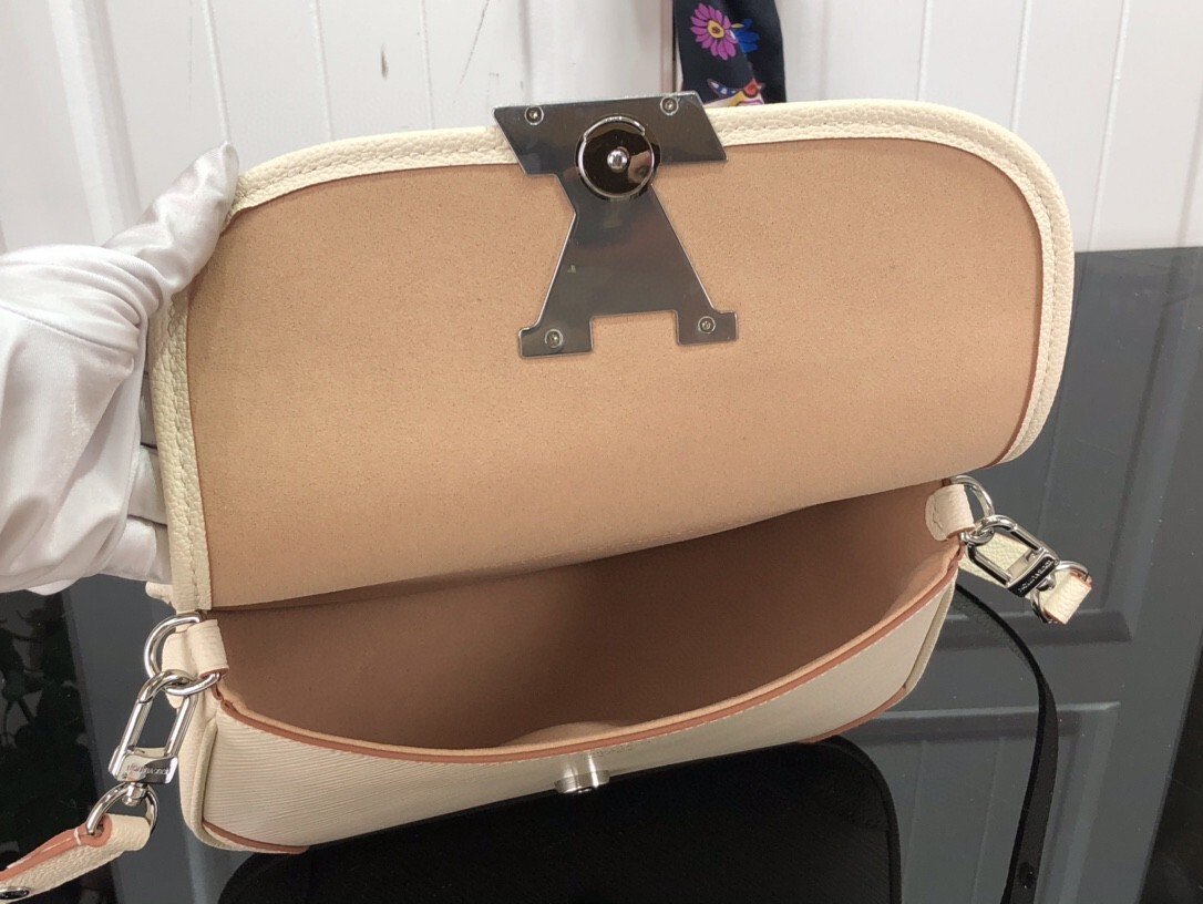 LV BUCI BAG M59386