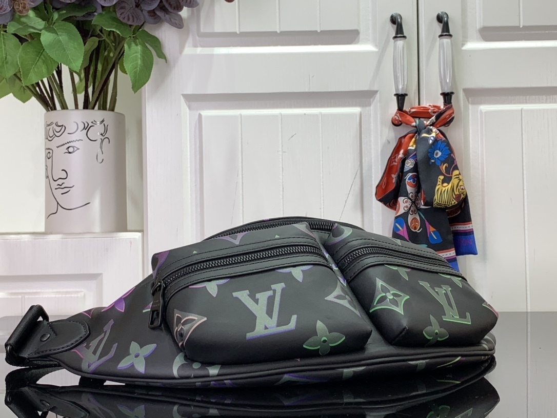 LV Bumbag m22494