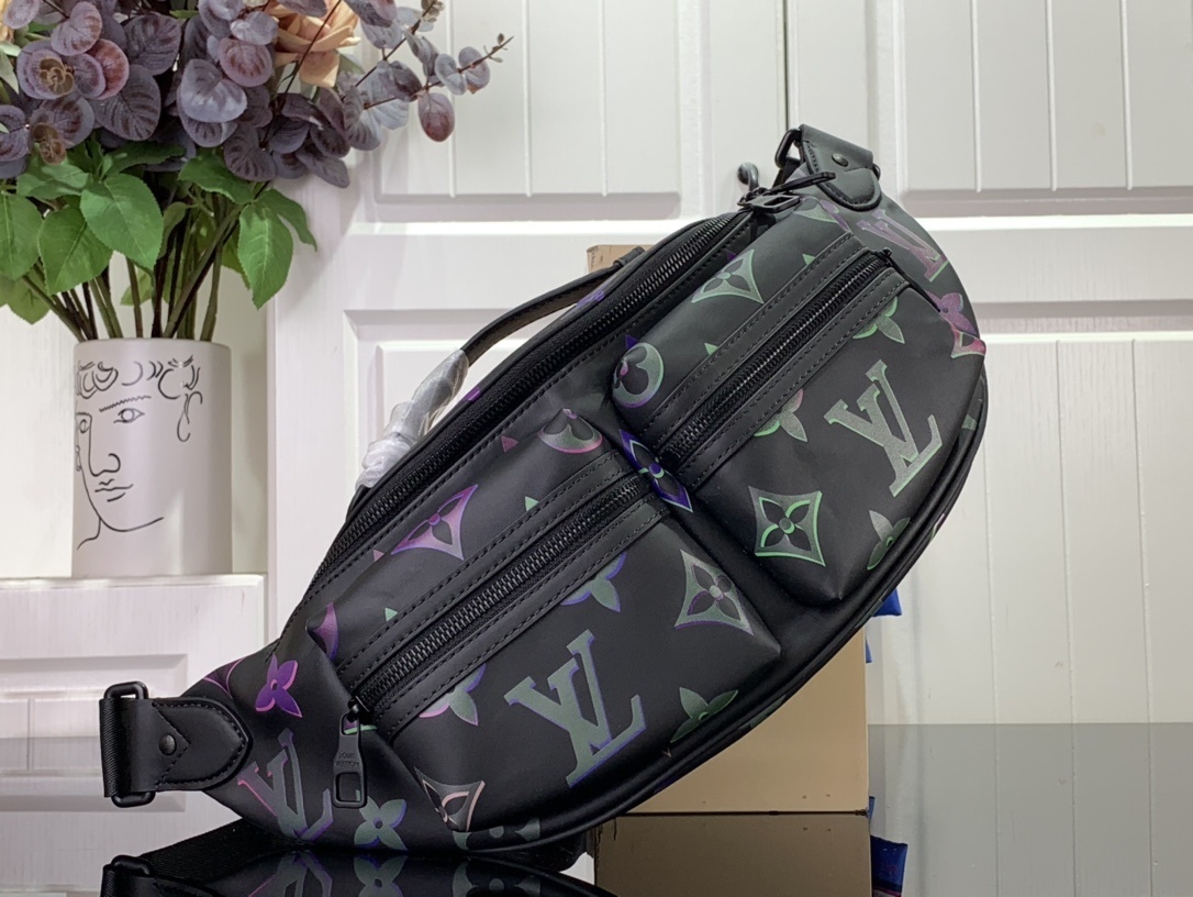 LV Bumbag m22494