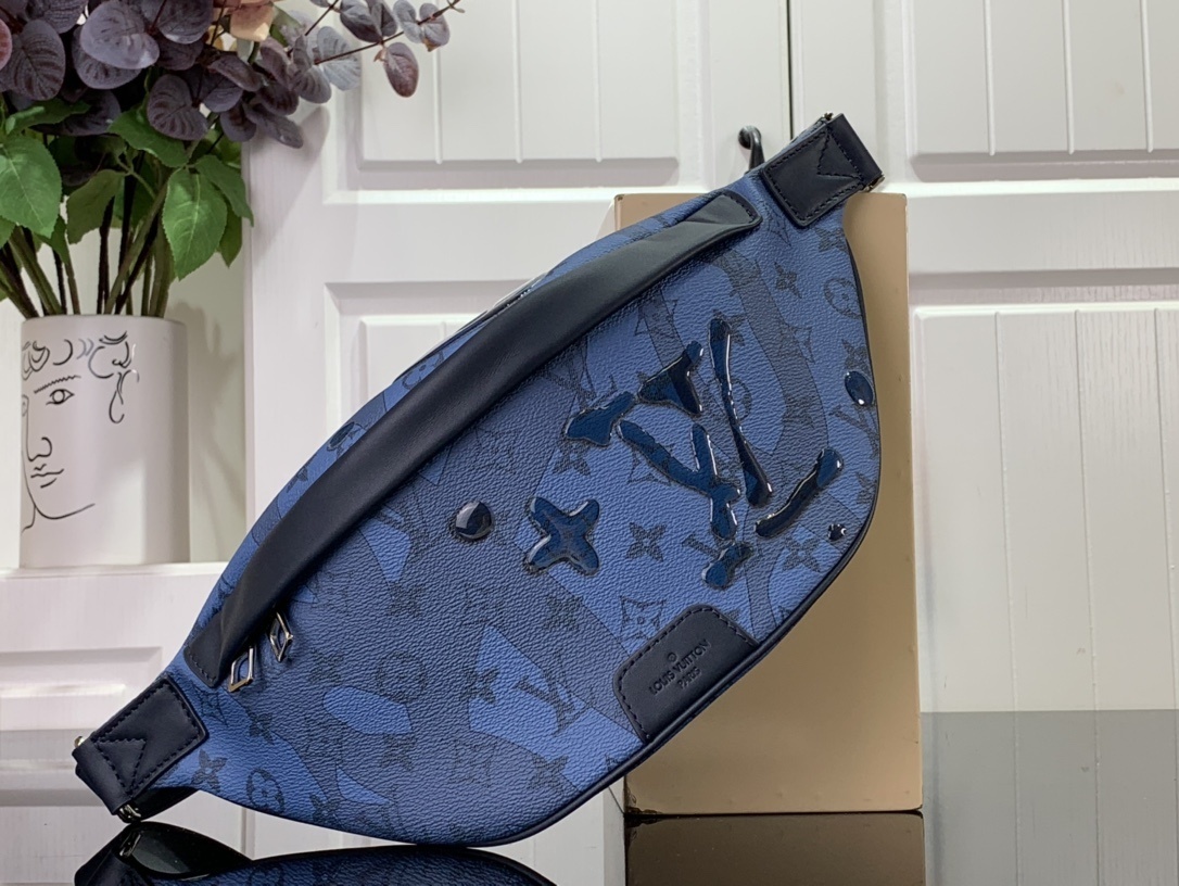 LV Bumbag m22576