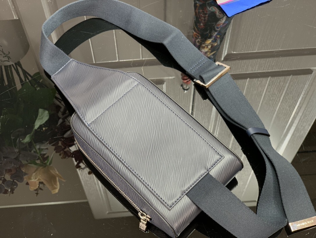 LV BUMBAG M43502