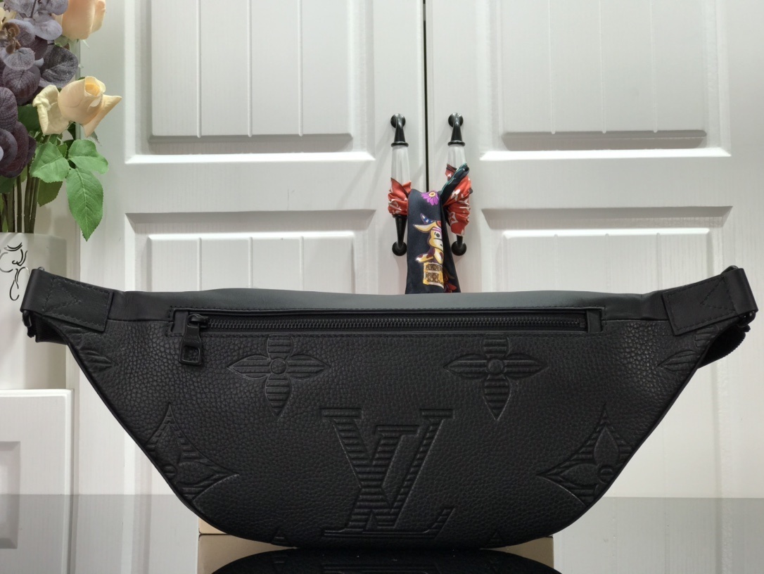 LV Bumbag m44388U