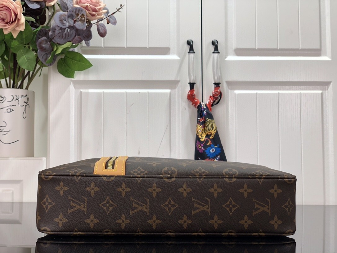 LV BUSINESS BAG M40043