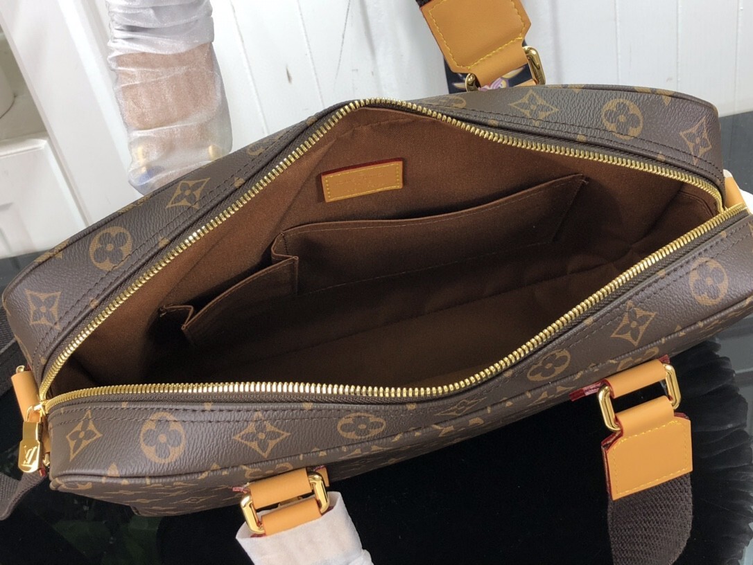 LV BUSINESS BAG M40043