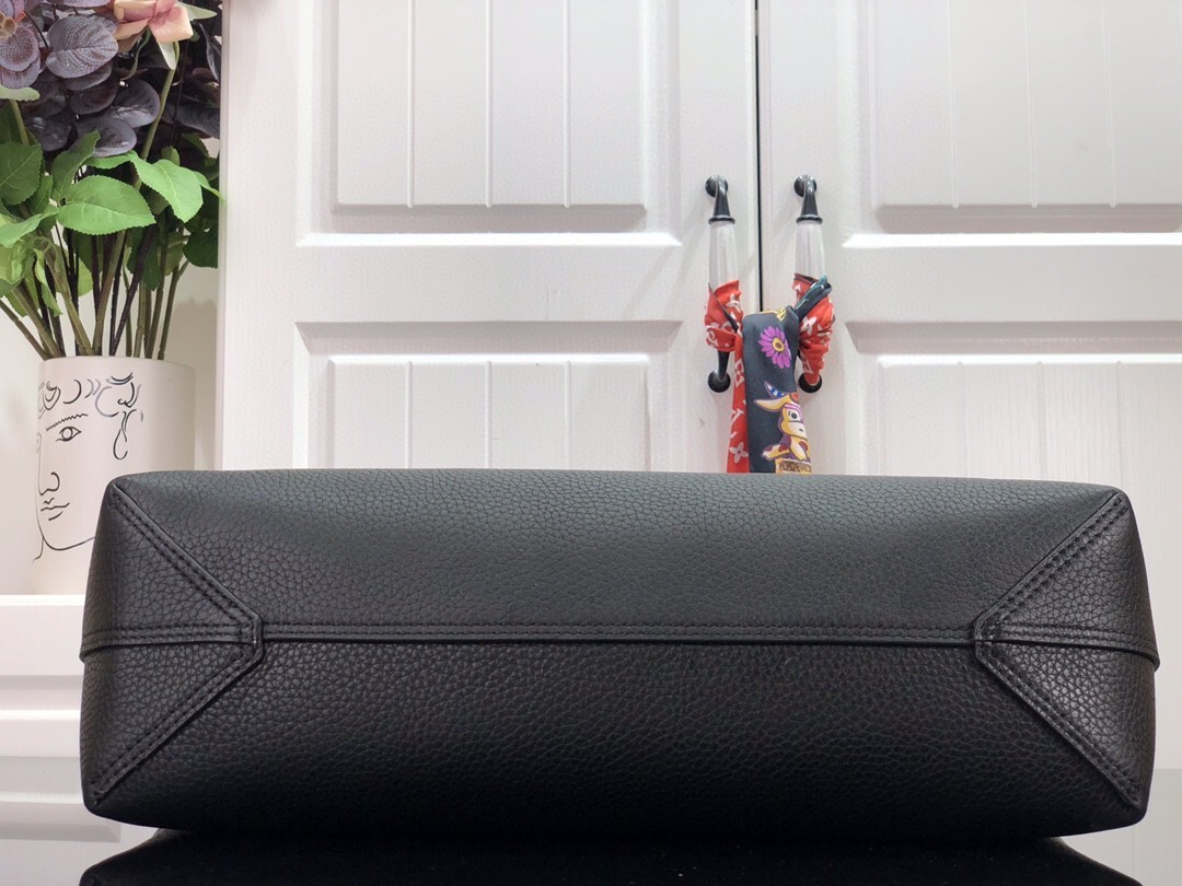 LV CABAS VOYAGE M52817