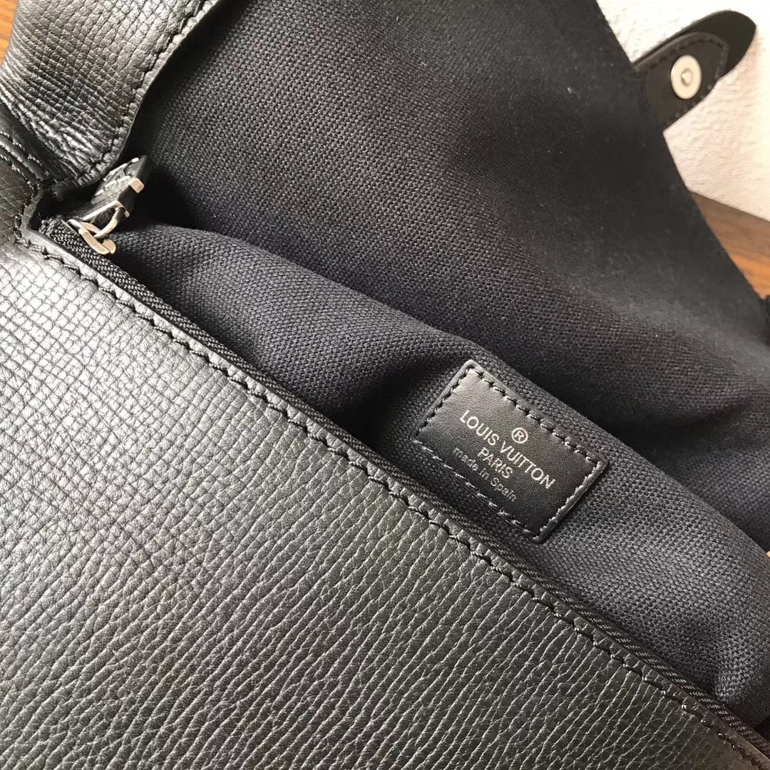 LV CANYON Message bag M54963