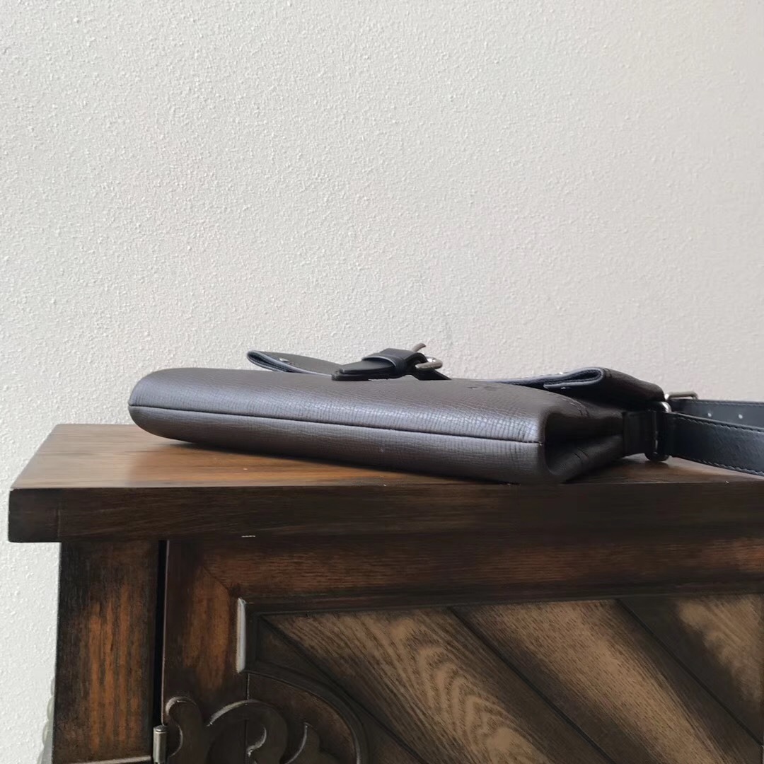 LV CANYON Message bag M54963