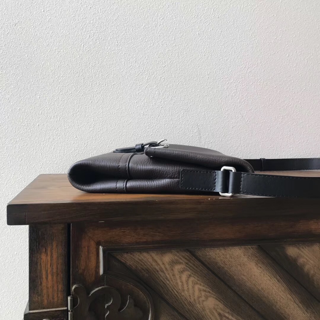 LV CANYON Message bag M54963