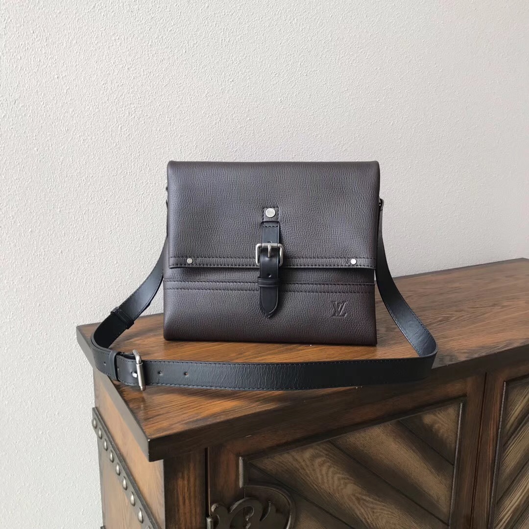 LV CANYON Message bag M54963