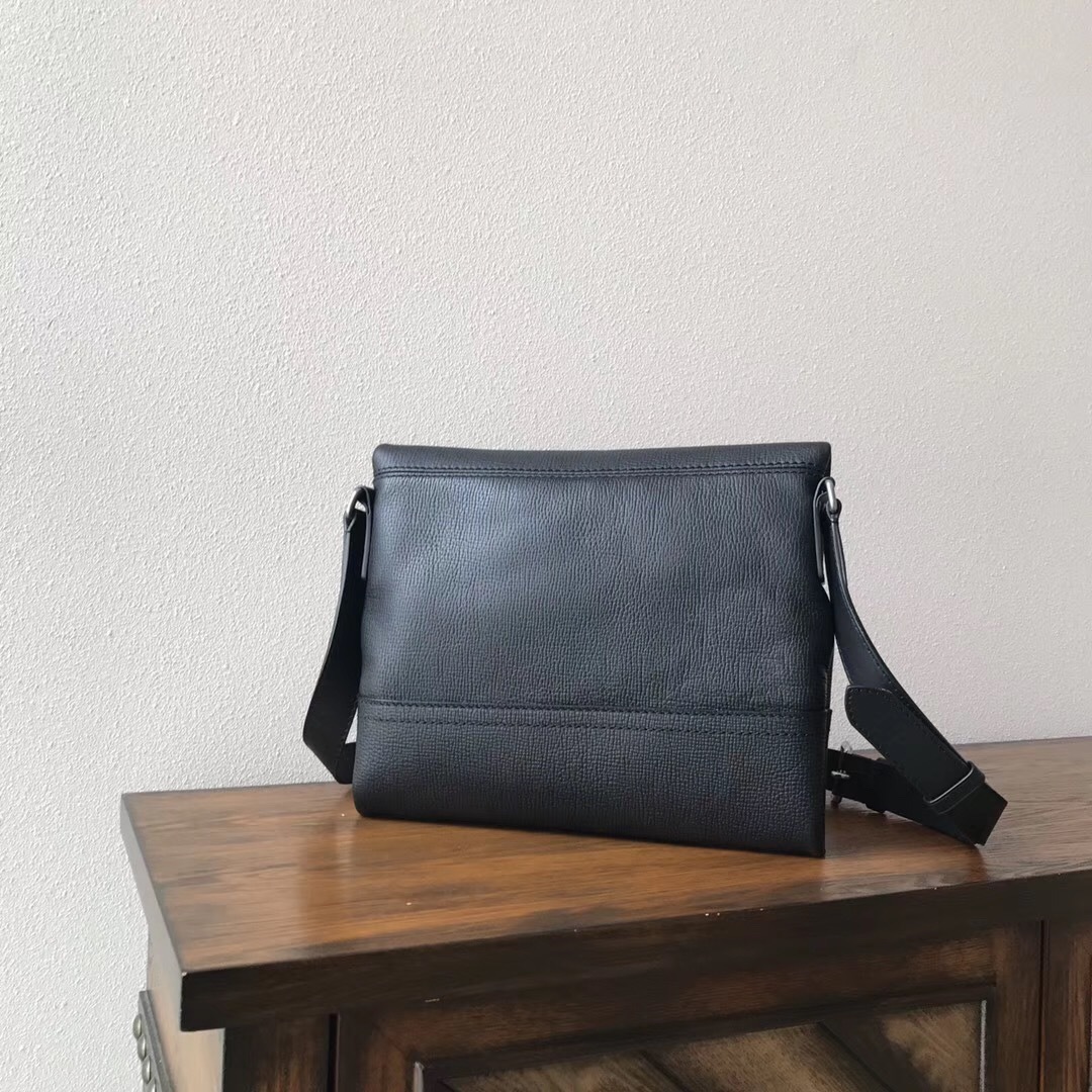 LV CANYON Message bag M54963