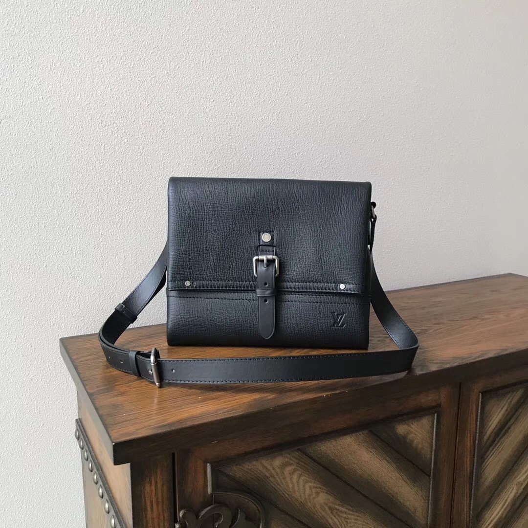 LV CANYON Message bag M54963