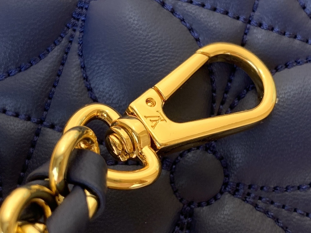 LV Capucines bb m25283