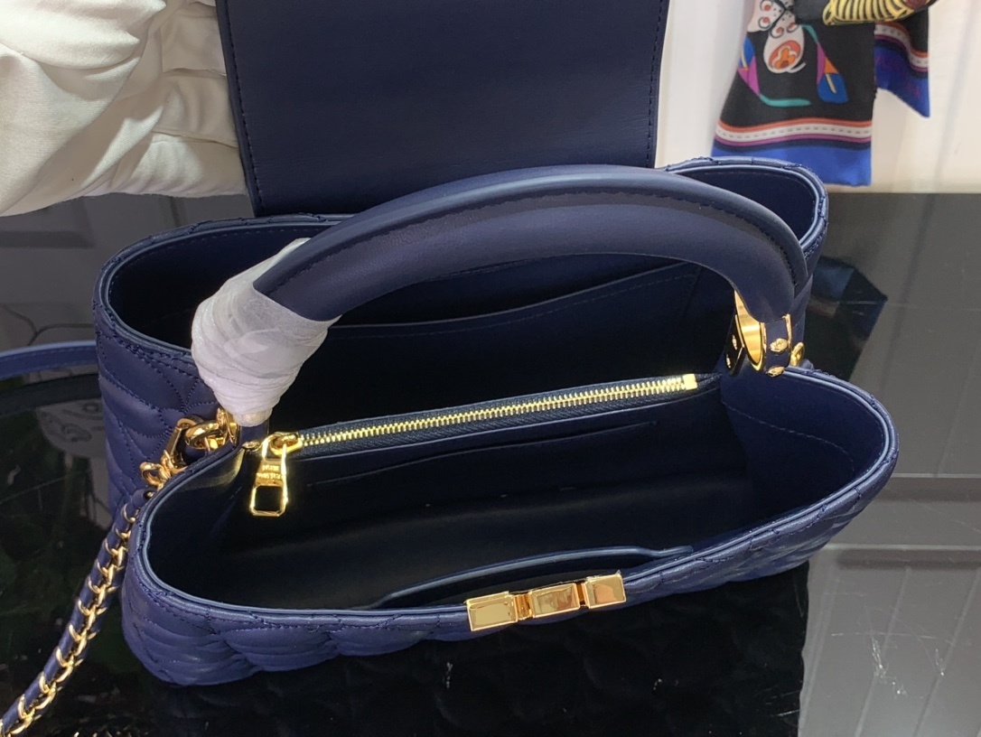 LV Capucines bb m25283