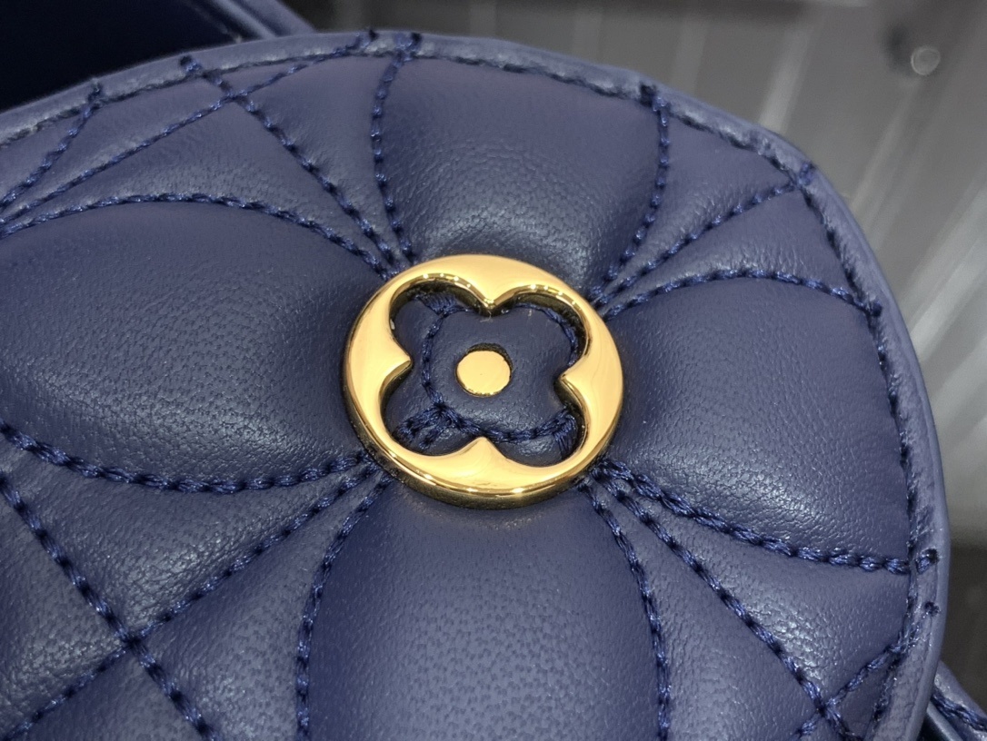 LV Capucines bb m25283