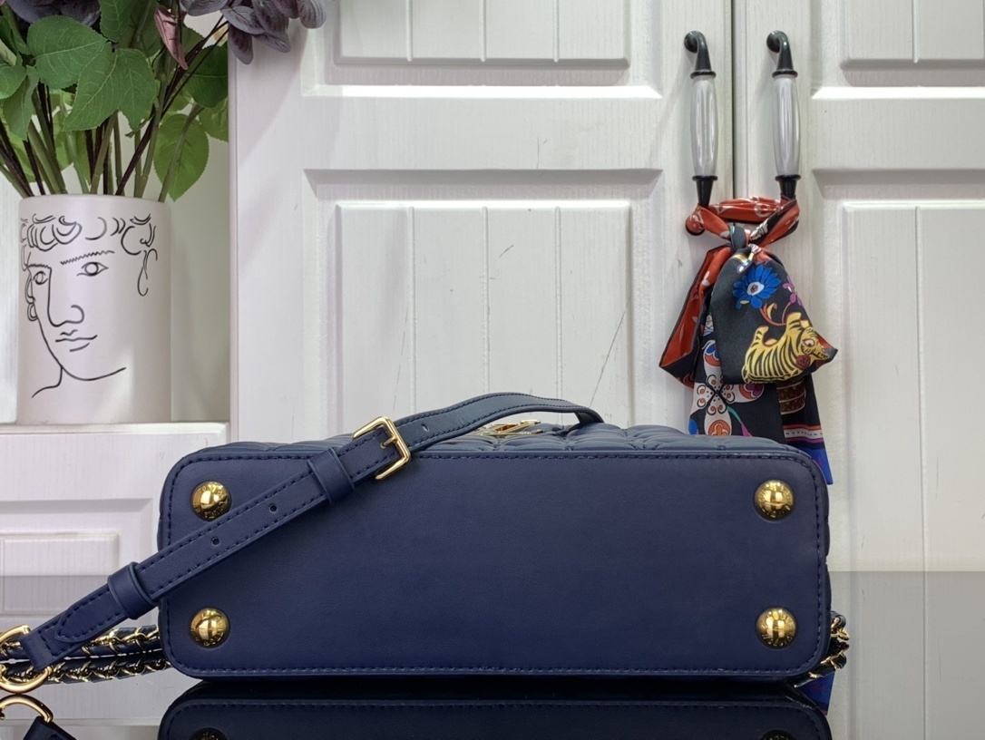 LV Capucines bb m25283