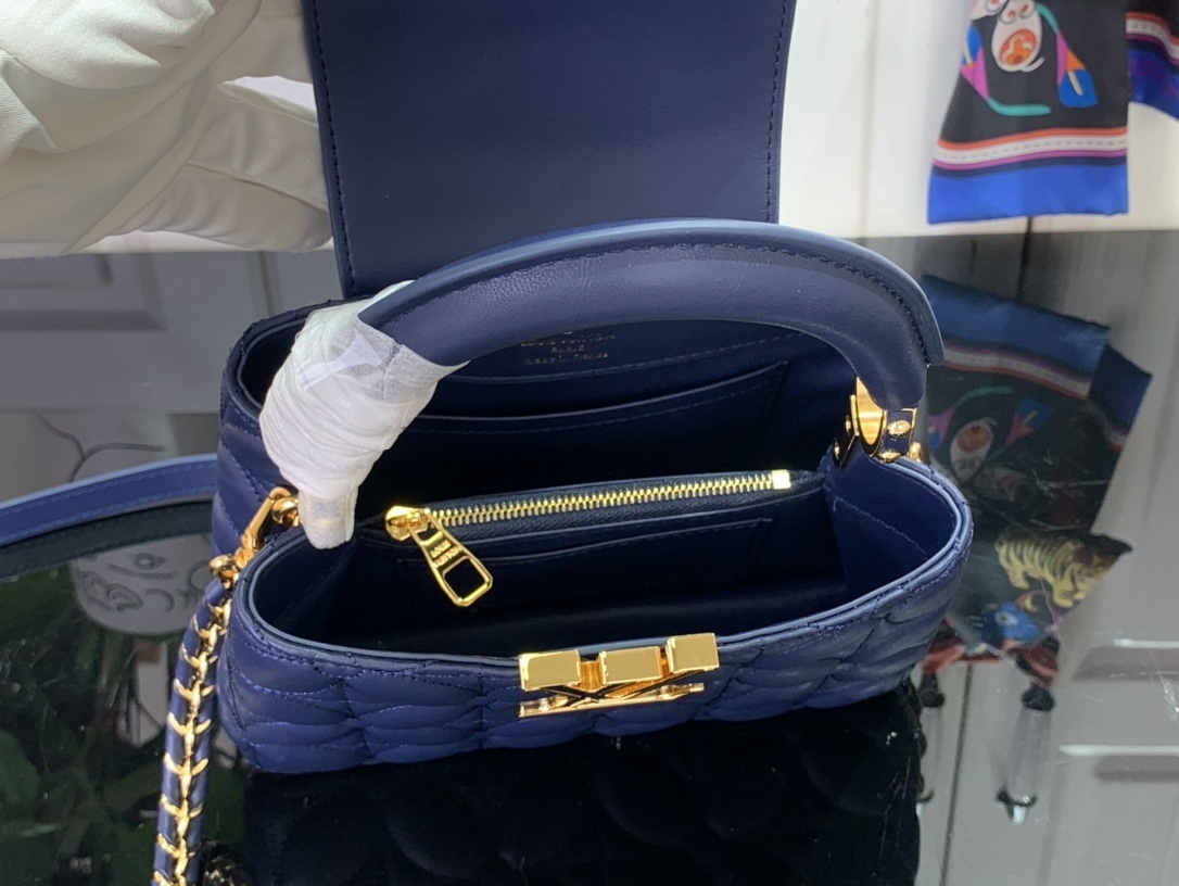LV Capucines bb m25283