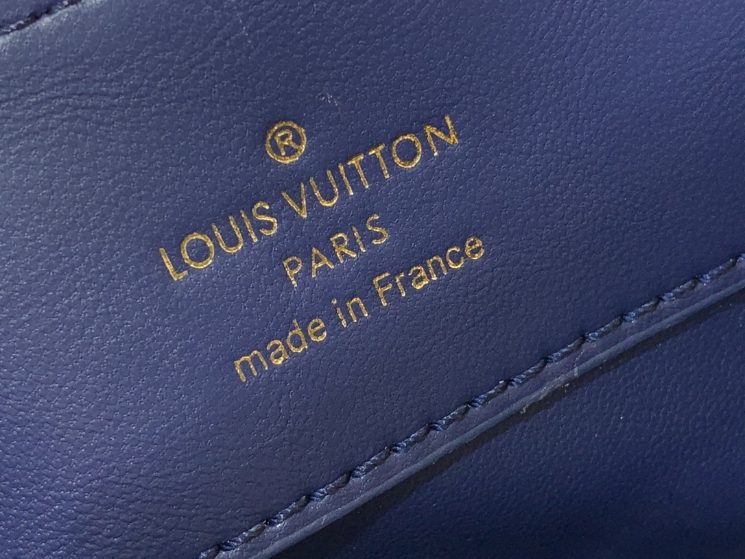 LV Capucines bb m25283
