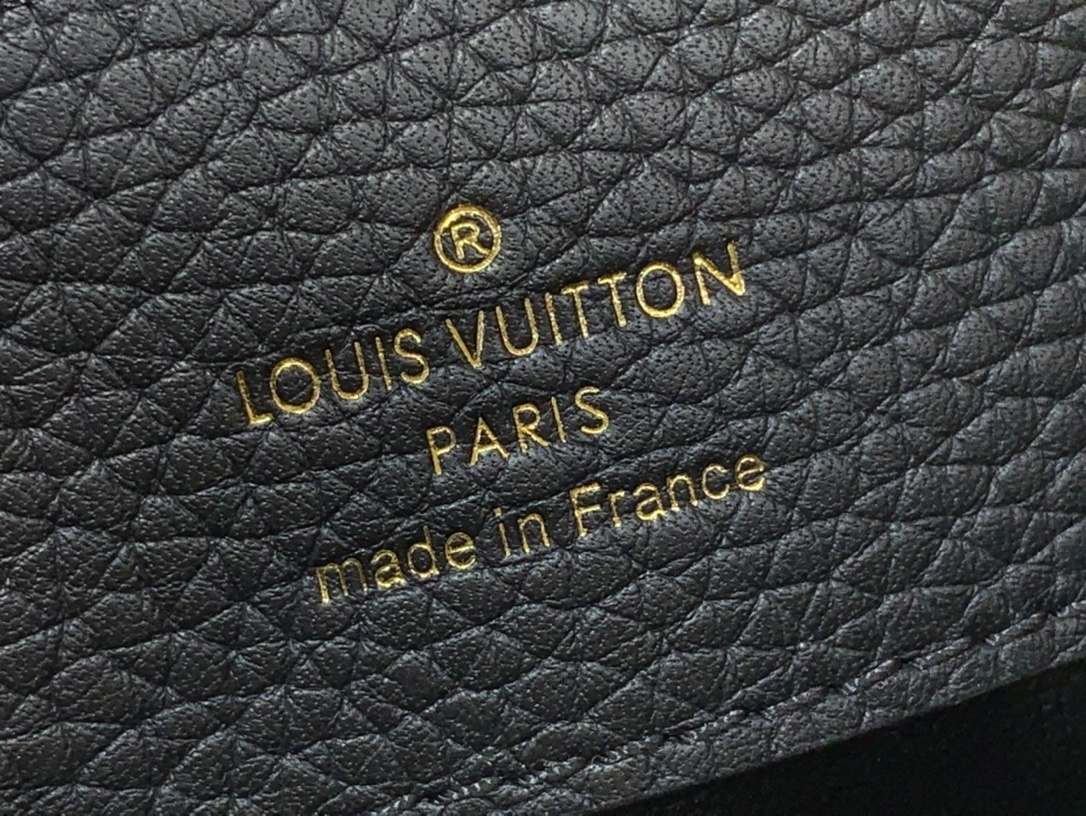 LV CAPUCINES m25903