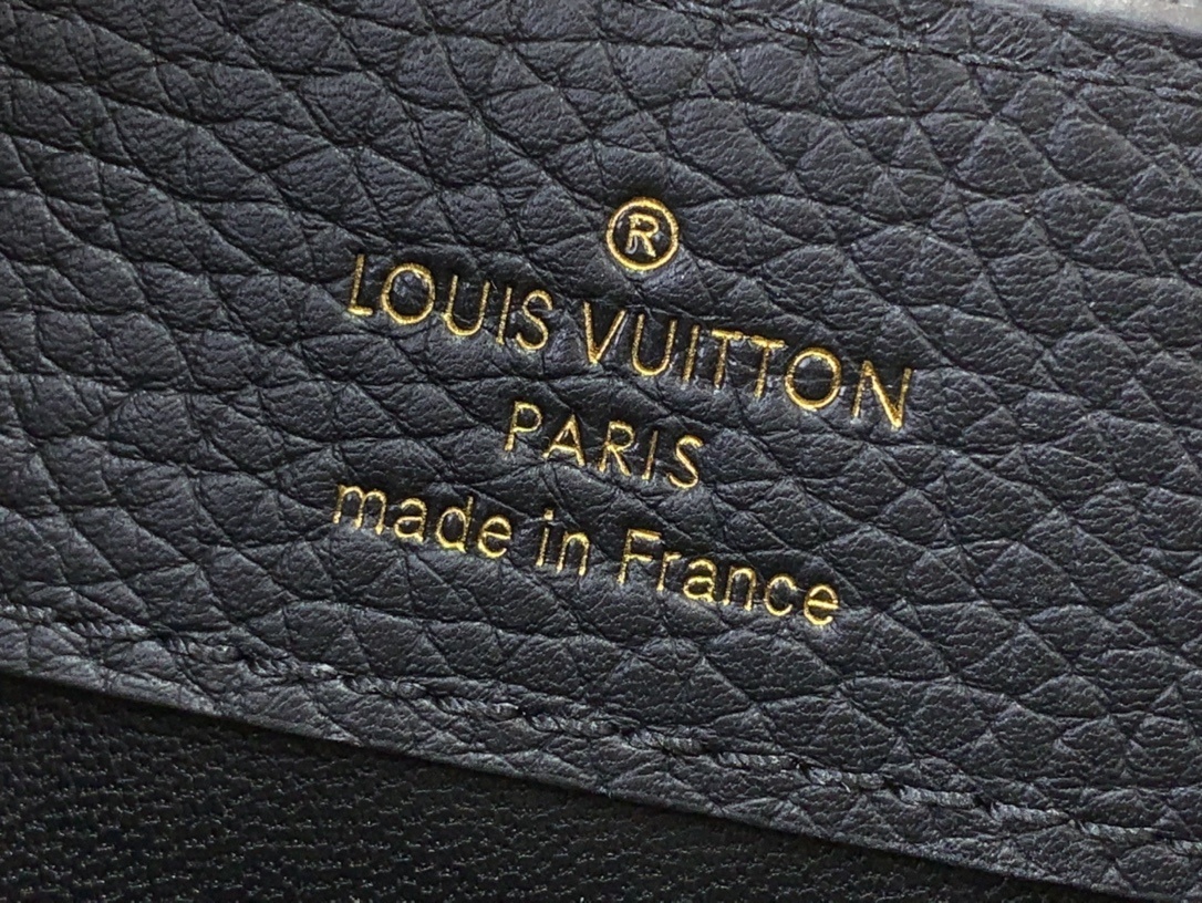 LV CAPUCINES m25903