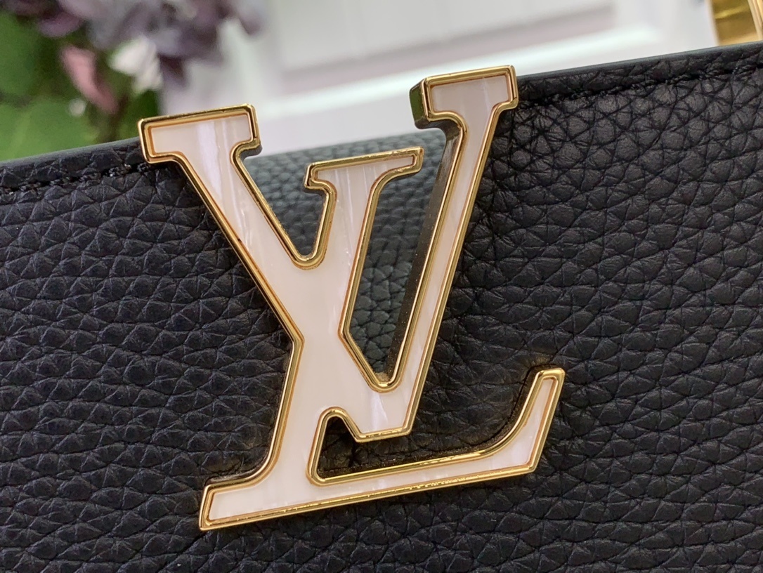 LV CAPUCINES m25903