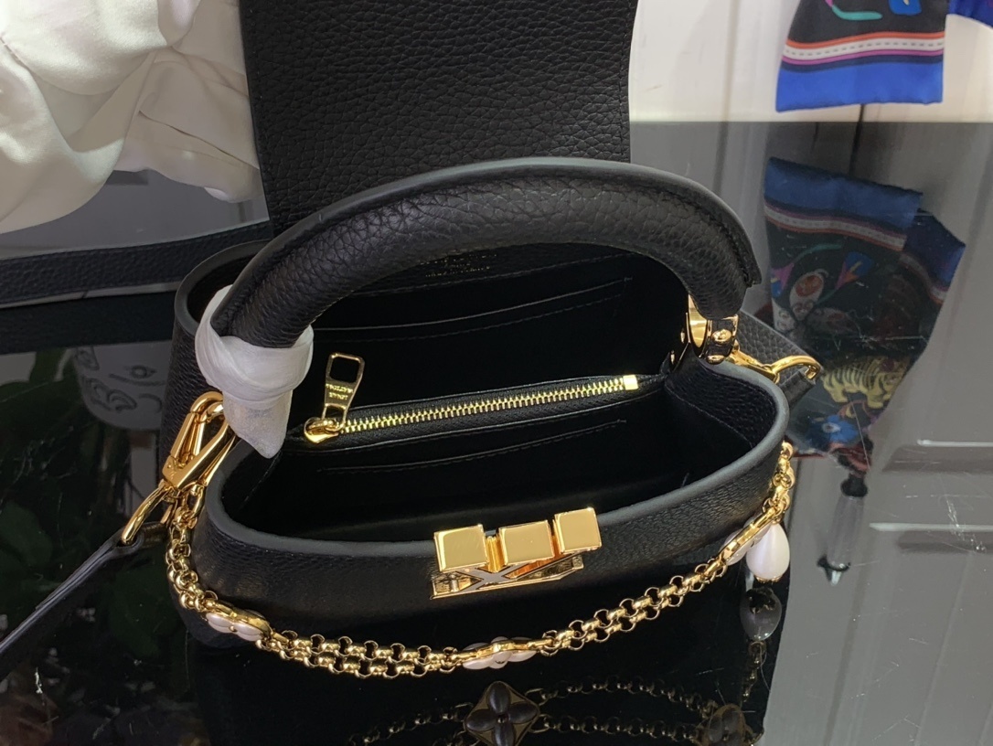 LV CAPUCINES m25903