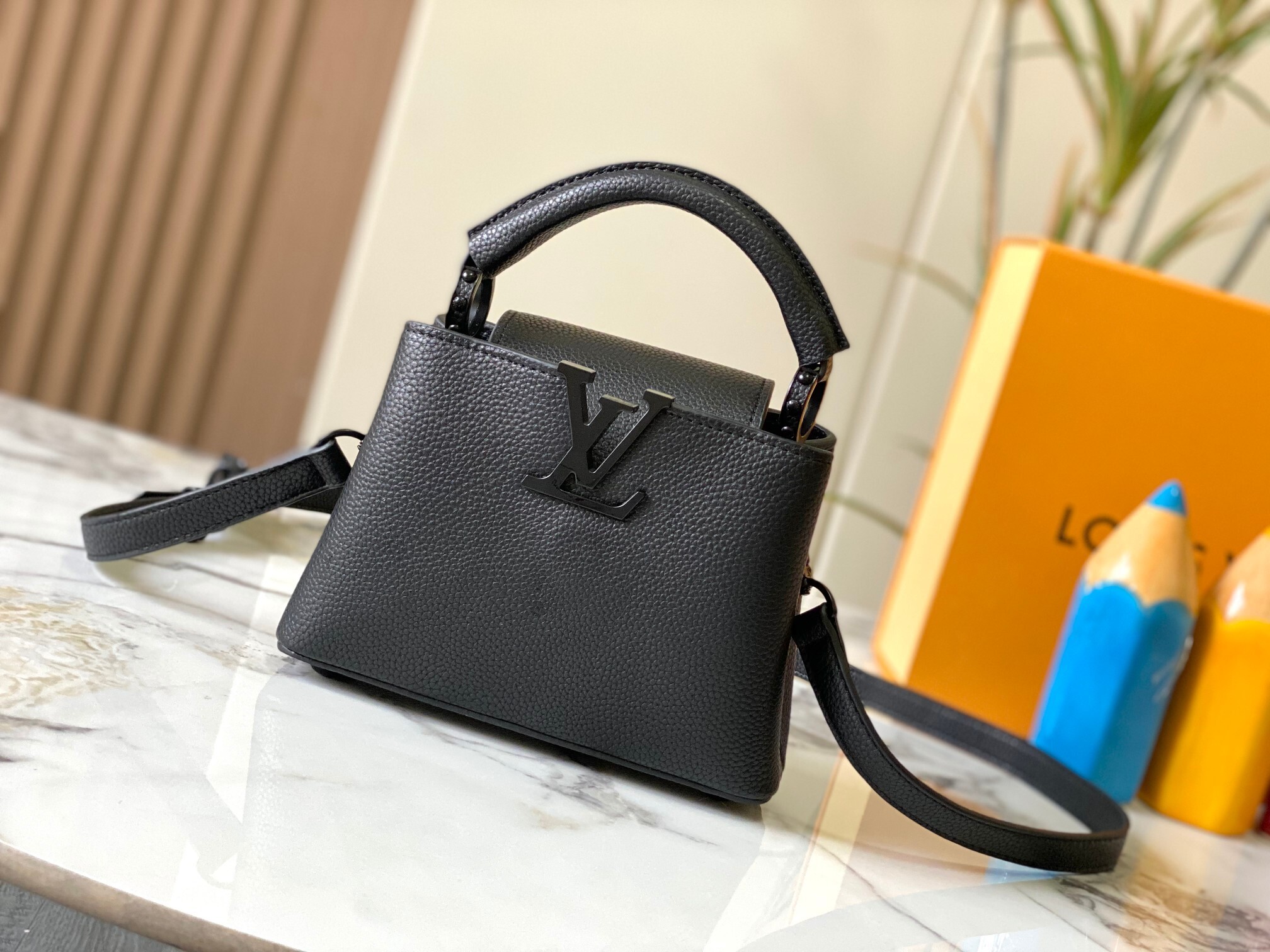LV Capucines 4106A1 