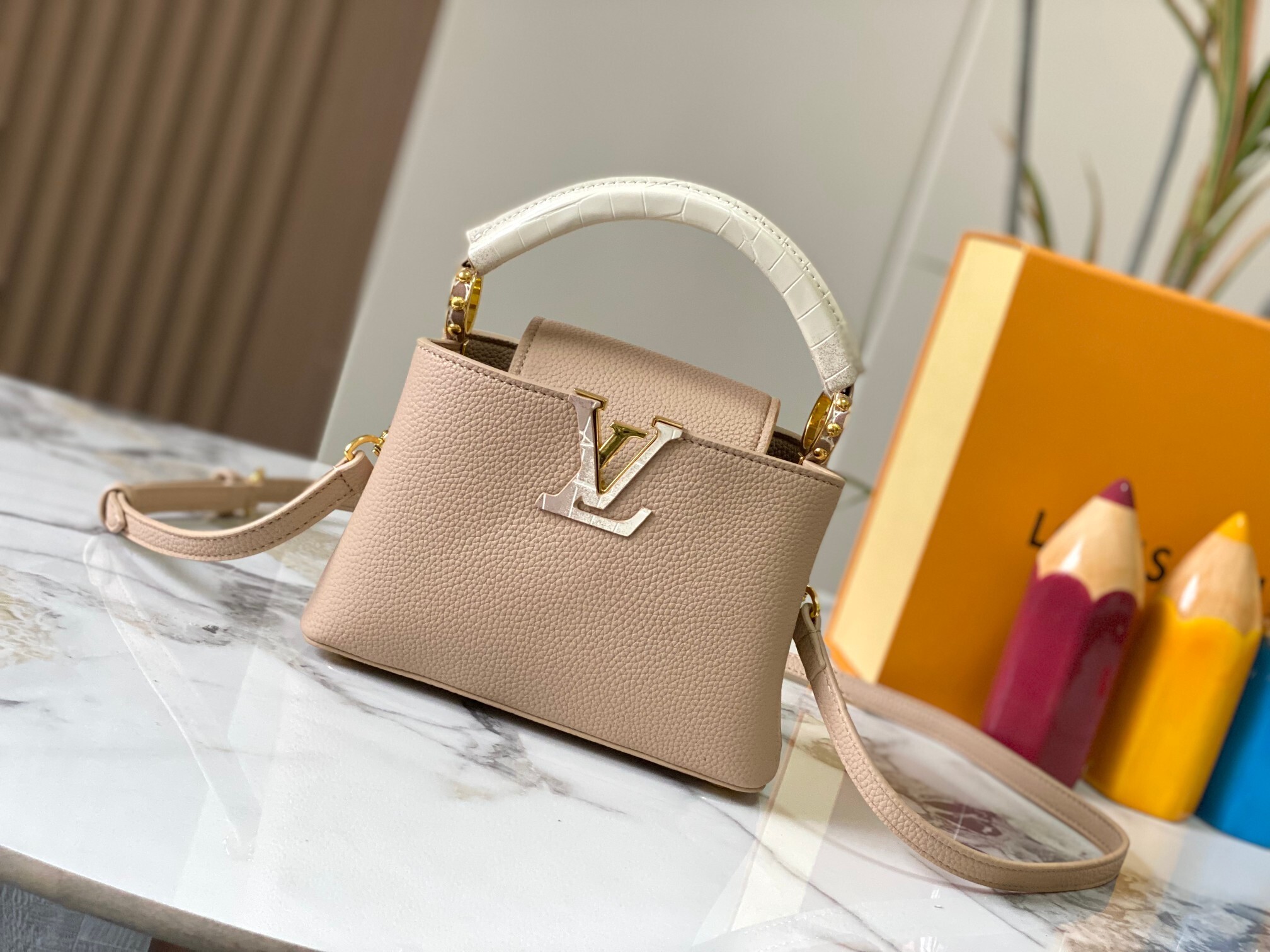 LV Capucines 4106A1 