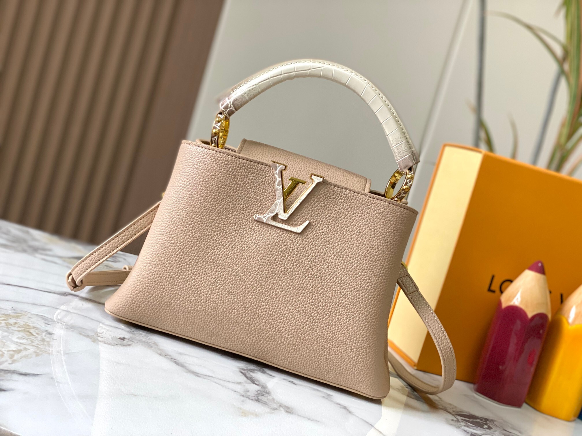 LV Capucines 4106A1 