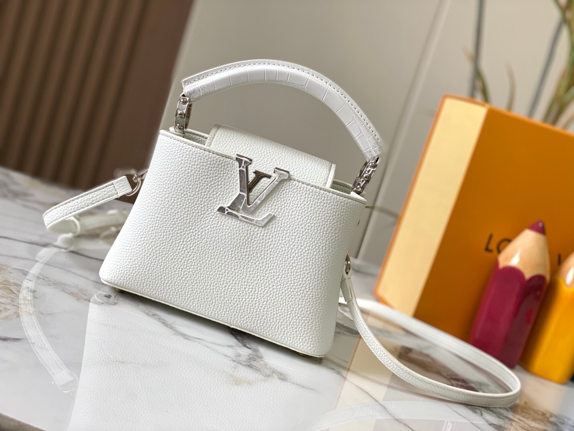 LV Capucines 4106A1 