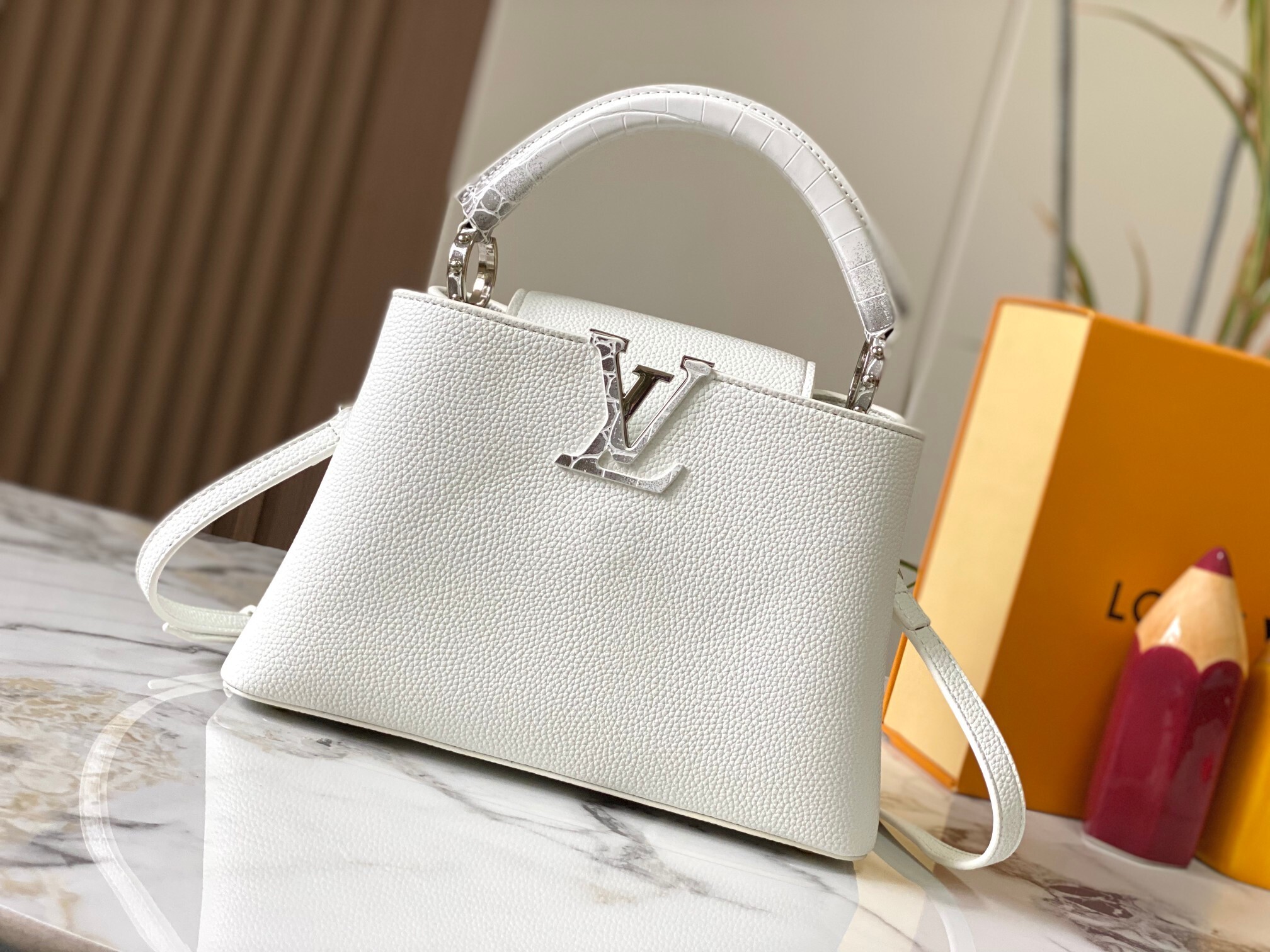LV Capucines 4106A1 