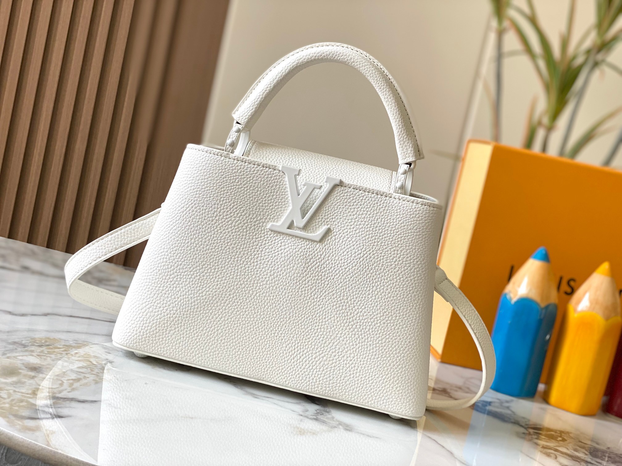 LV Capucines 4106A1 
