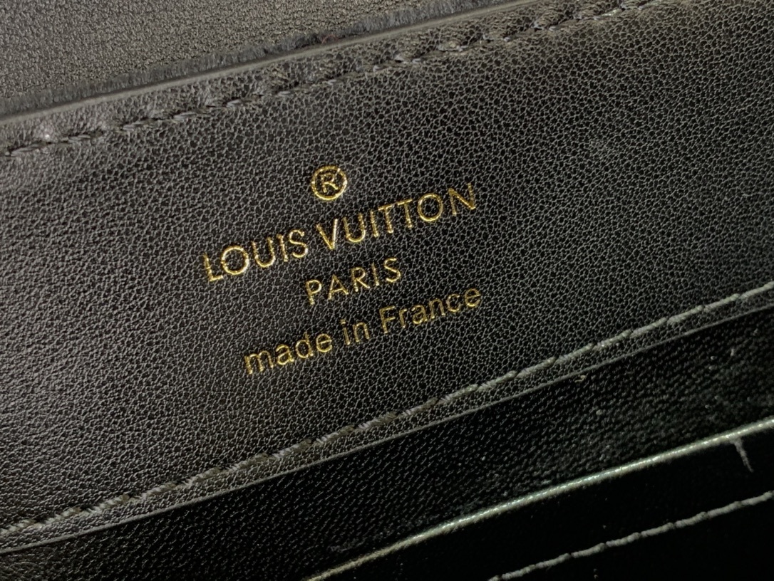 LV CAPUCINES BB m11924